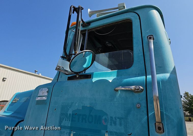 image for item NJ9766 1992 Mack DM690S  water truck