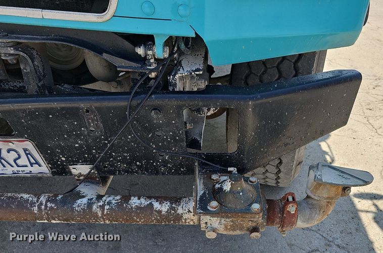 image for item NJ9766 1992 Mack DM690S  water truck