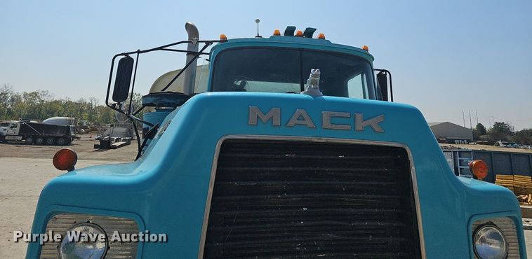 image for item NJ9766 1992 Mack DM690S  water truck