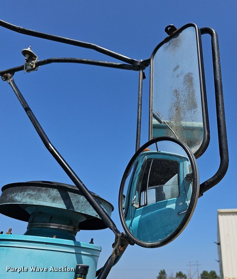 image for item NJ9766 1992 Mack DM690S  water truck