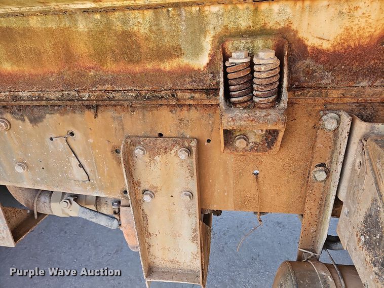 image for item NJ9766 1992 Mack DM690S  water truck