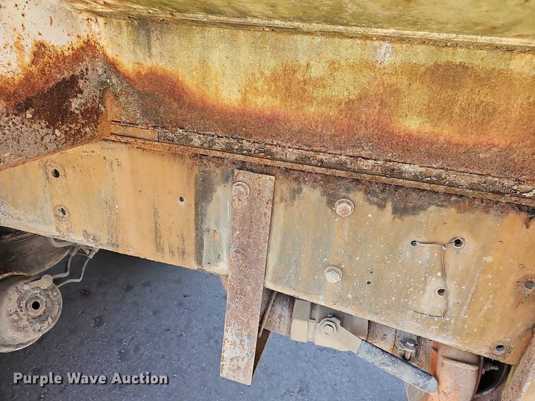 image for item NJ9766 1992 Mack DM690S  water truck