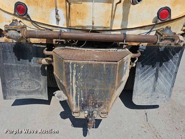 image for item NJ9766 1992 Mack DM690S  water truck