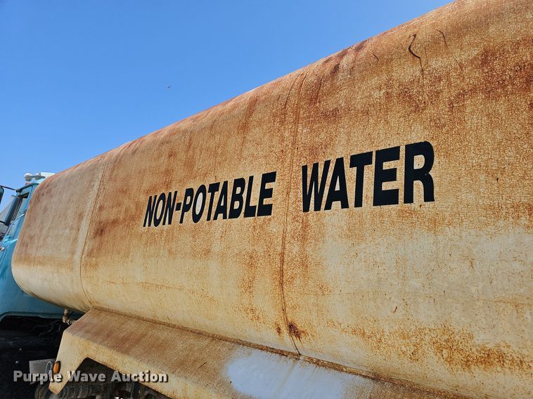 image for item NJ9766 1992 Mack DM690S  water truck