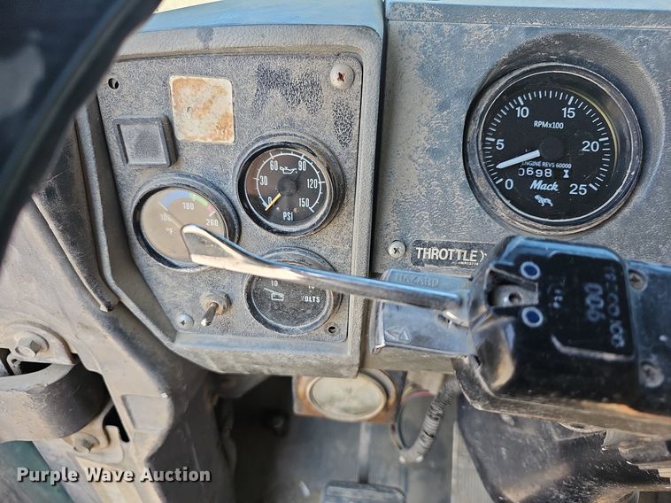 image for item NJ9766 1992 Mack DM690S  water truck