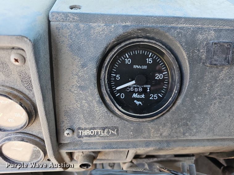 image for item NJ9766 1992 Mack DM690S  water truck