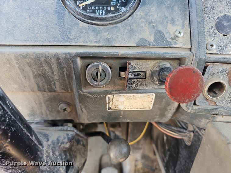 image for item NJ9766 1992 Mack DM690S  water truck