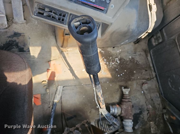 image for item NJ9766 1992 Mack DM690S  water truck