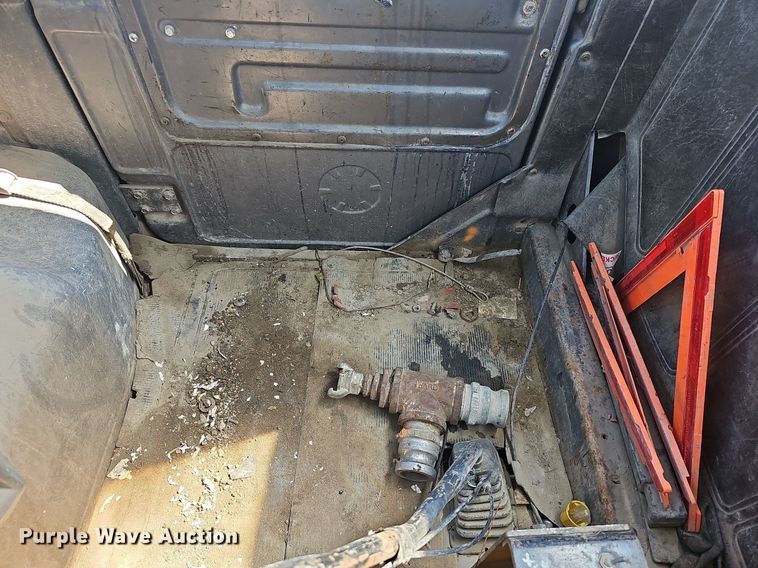 image for item NJ9766 1992 Mack DM690S  water truck