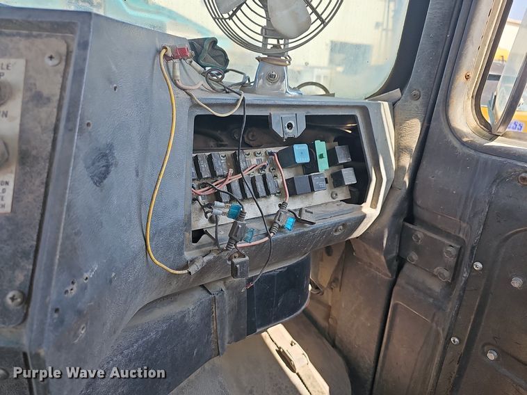 image for item NJ9766 1992 Mack DM690S  water truck