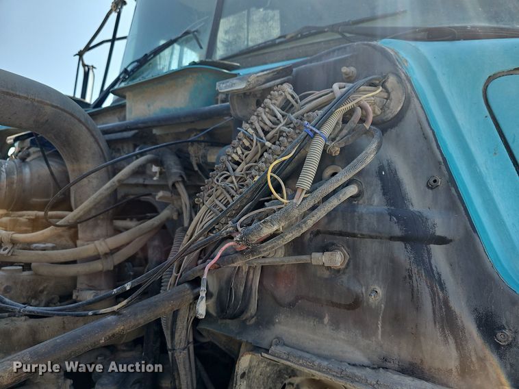 image for item NJ9766 1992 Mack DM690S  water truck