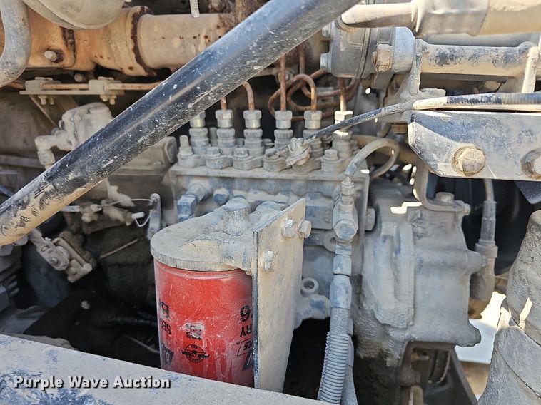 image for item NJ9766 1992 Mack DM690S  water truck