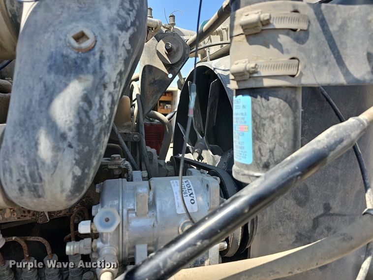 image for item NJ9766 1992 Mack DM690S  water truck