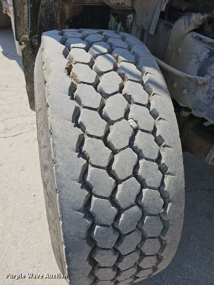 image for item NJ9766 1992 Mack DM690S  water truck