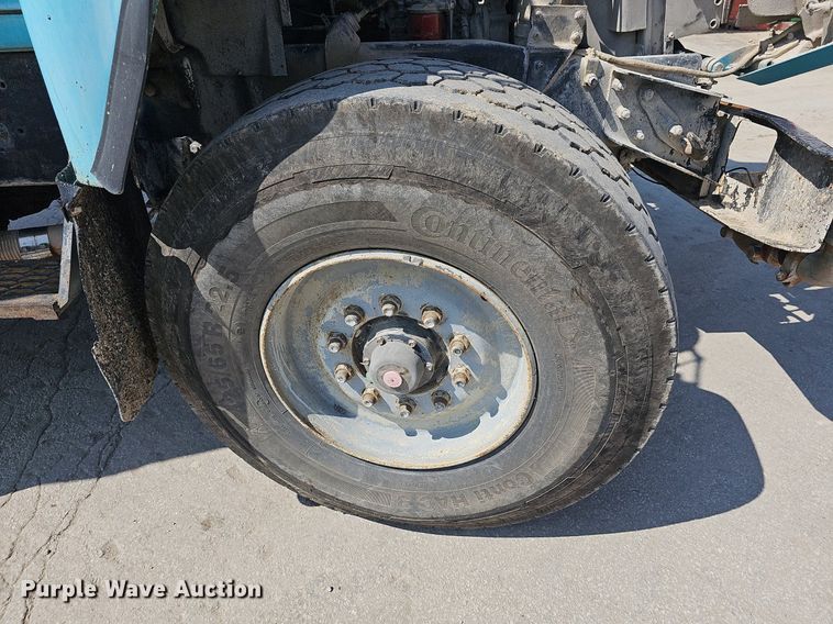 image for item NJ9766 1992 Mack DM690S  water truck