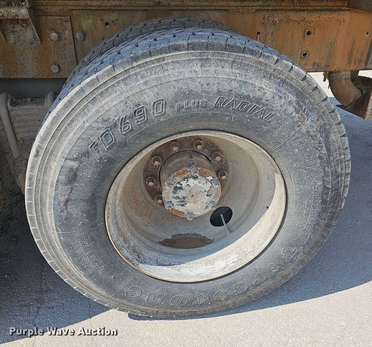 image for item NJ9766 1992 Mack DM690S  water truck