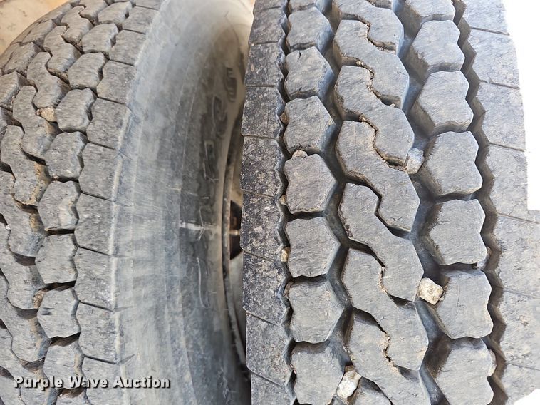 image for item NJ9766 1992 Mack DM690S  water truck