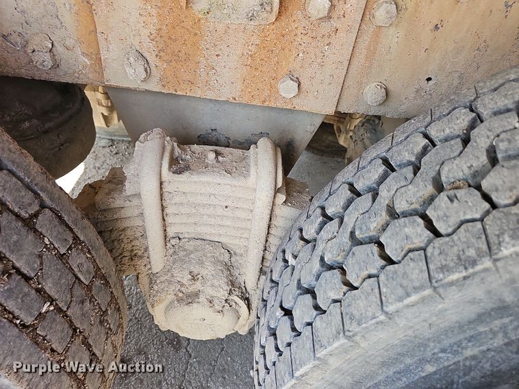 image for item NJ9766 1992 Mack DM690S  water truck