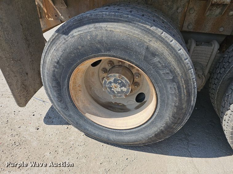 image for item NJ9766 1992 Mack DM690S  water truck