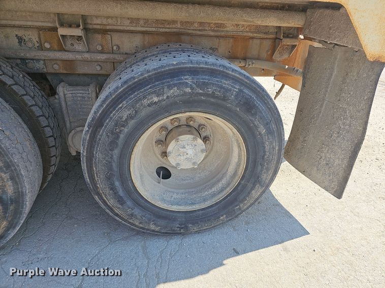 image for item NJ9766 1992 Mack DM690S  water truck