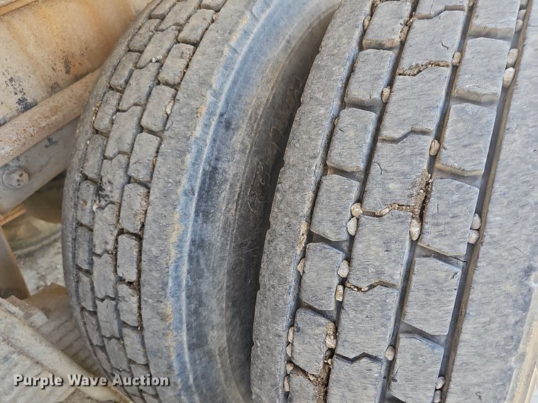 image for item NJ9766 1992 Mack DM690S  water truck