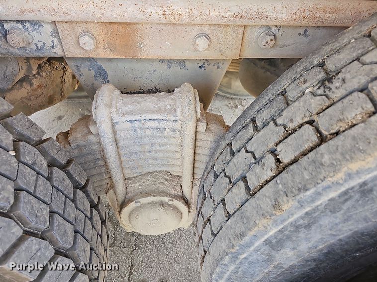 image for item NJ9766 1992 Mack DM690S  water truck