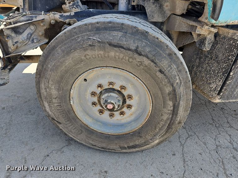 image for item NJ9766 1992 Mack DM690S  water truck