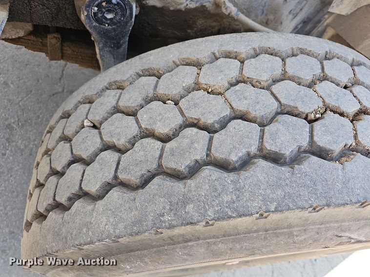 image for item NJ9766 1992 Mack DM690S  water truck