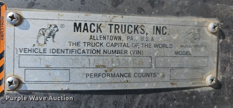 image for item NJ9766 1992 Mack DM690S  water truck