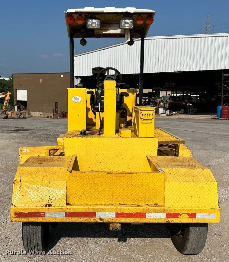 image for item NL9631 2008 Superior Broom DT80J  broom