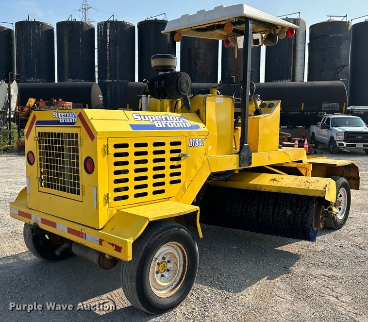 image for item NL9631 2008 Superior Broom DT80J  broom