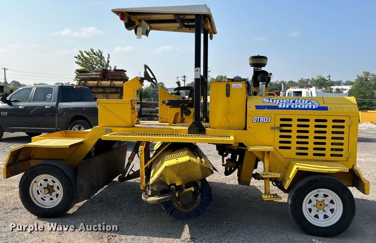 image for item NL9631 2008 Superior Broom DT80J  broom