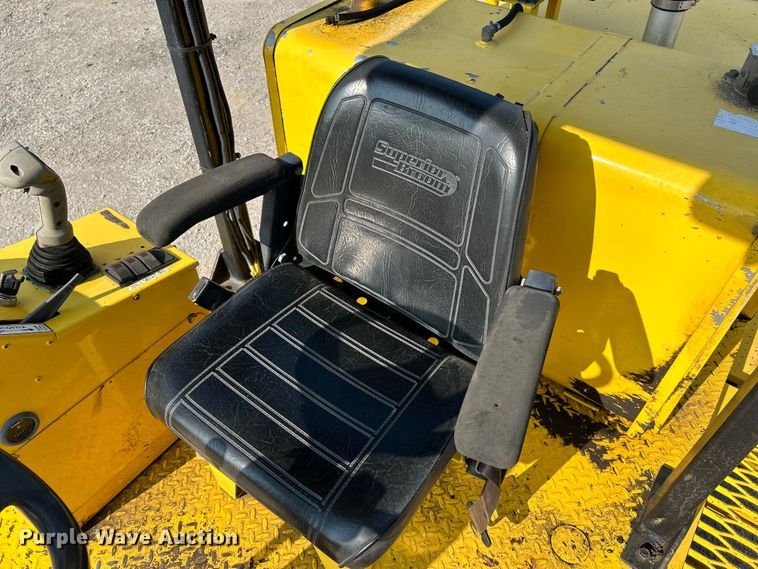 image for item NL9631 2008 Superior Broom DT80J  broom