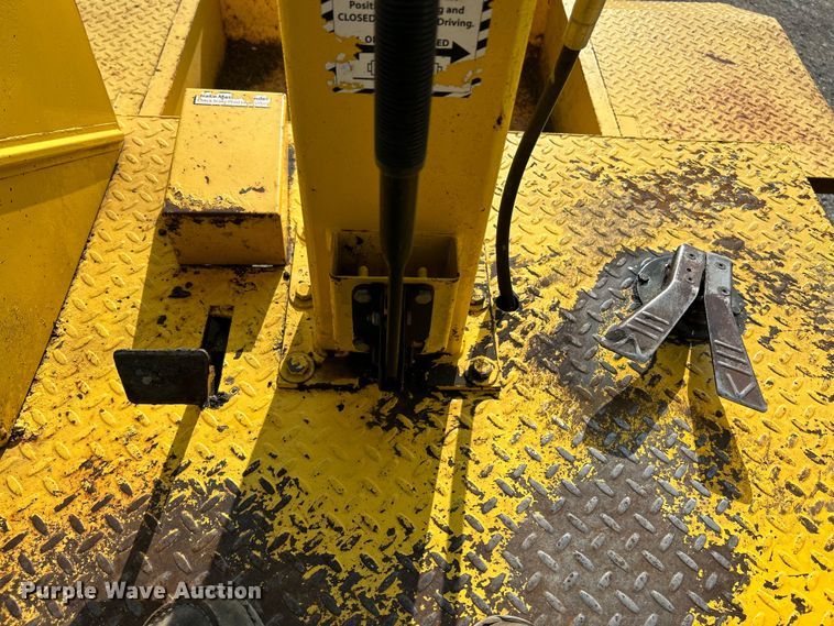 image for item NL9631 2008 Superior Broom DT80J  broom