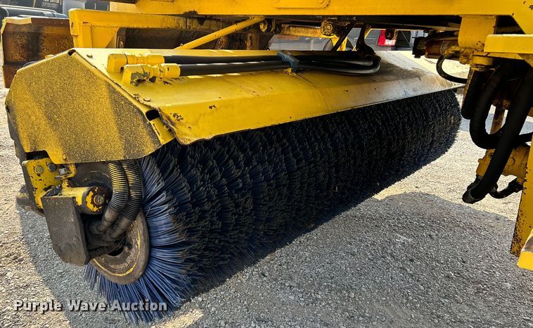 image for item NL9631 2008 Superior Broom DT80J  broom