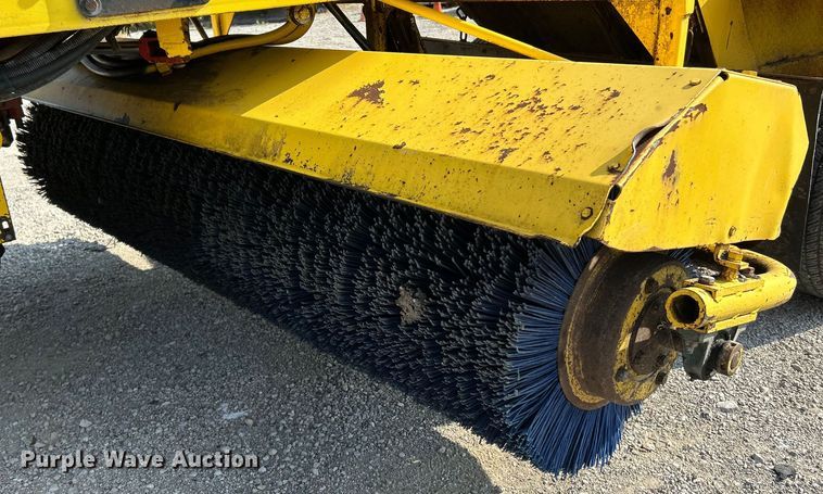 image for item NL9631 2008 Superior Broom DT80J  broom