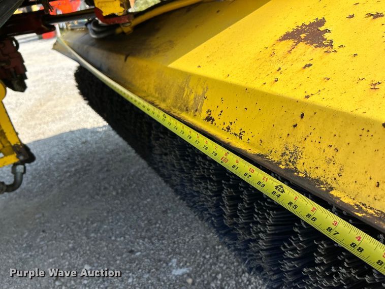 image for item NL9631 2008 Superior Broom DT80J  broom