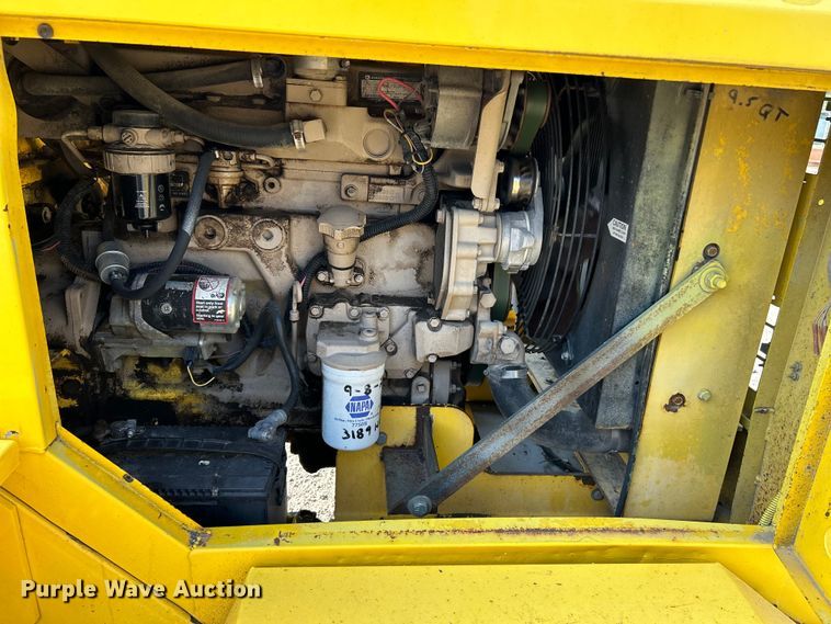 image for item NL9631 2008 Superior Broom DT80J  broom