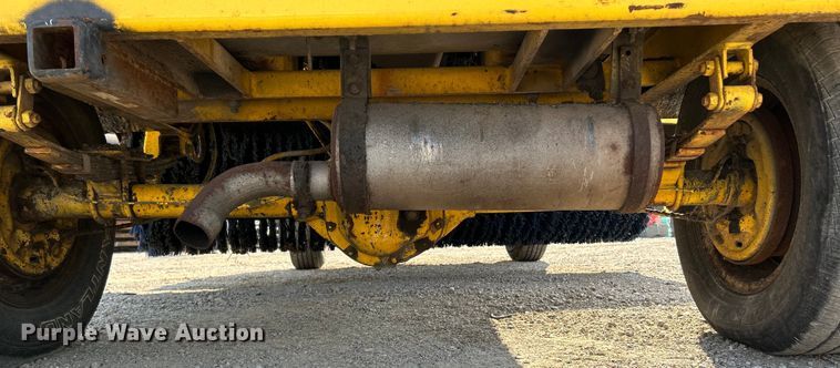 image for item NL9631 2008 Superior Broom DT80J  broom