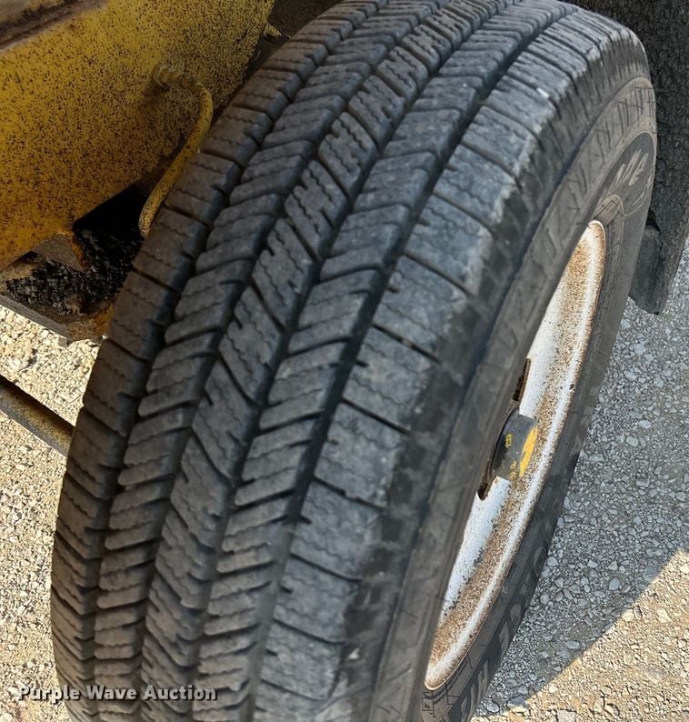 image for item NL9631 2008 Superior Broom DT80J  broom