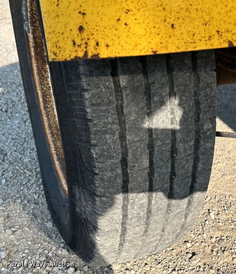 image for item NL9631 2008 Superior Broom DT80J  broom