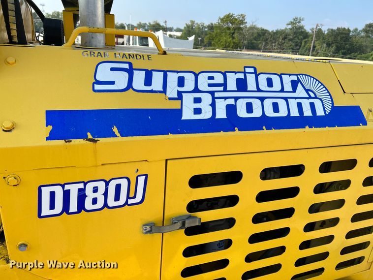 image for item NL9631 2008 Superior Broom DT80J  broom