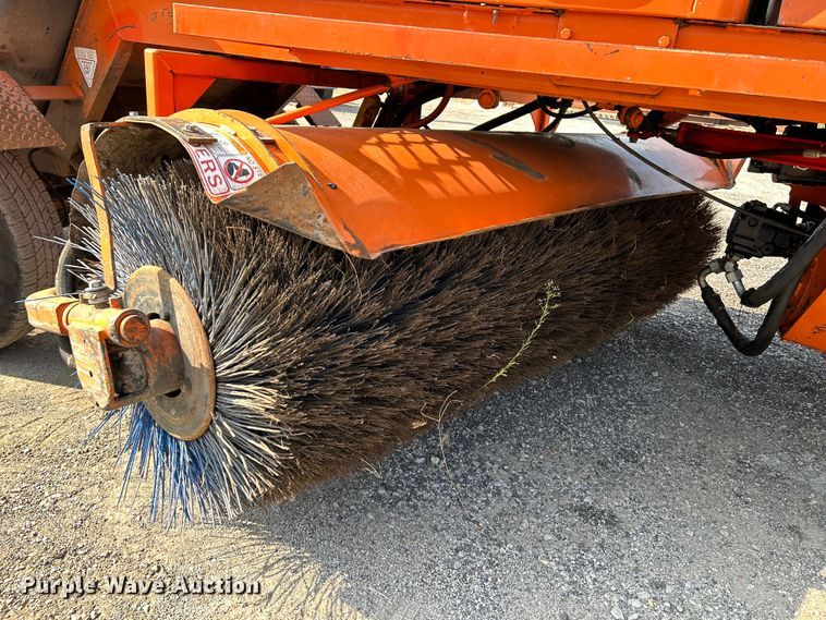 image for item NL9633 2017 Broce KR350  broom