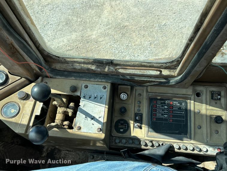 image for item NL9641 1984 Caterpillar 936  wheel loader