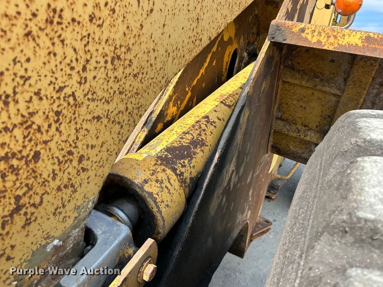 image for item NL9641 1984 Caterpillar 936  wheel loader