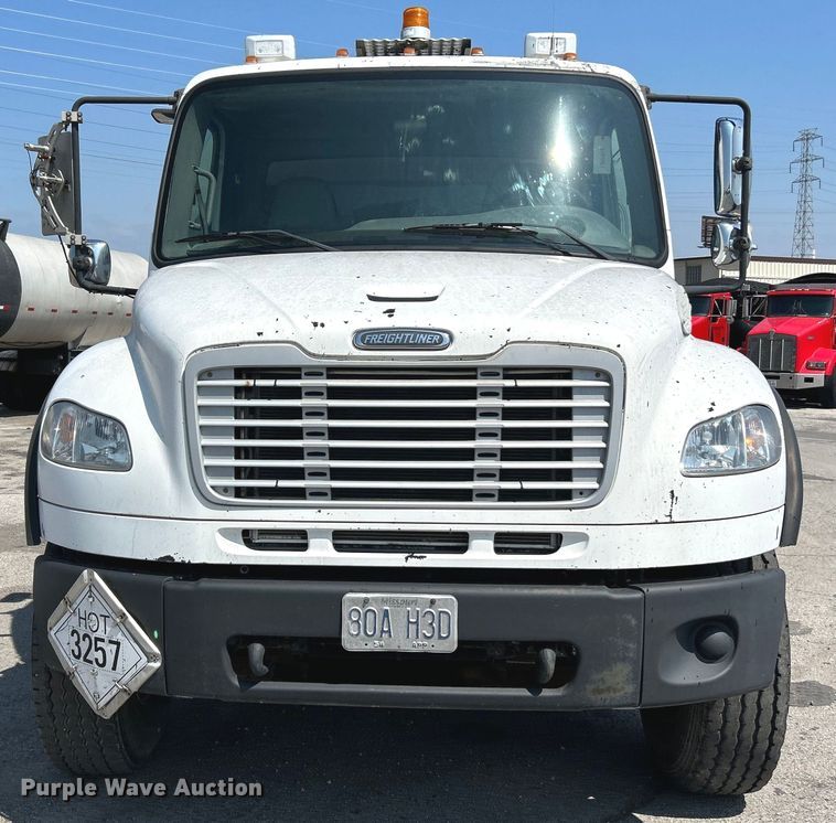 image for item NL9643 2006 Freightliner Business Class M2  oil distributor truck