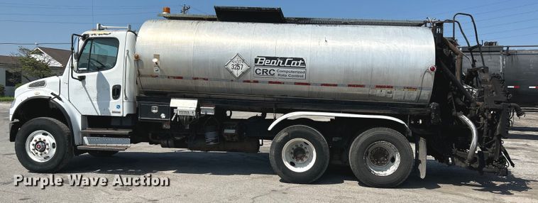 image for item NL9643 2006 Freightliner Business Class M2  oil distributor truck