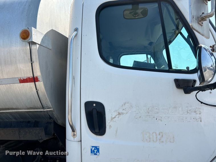 image for item NL9643 2006 Freightliner Business Class M2  oil distributor truck