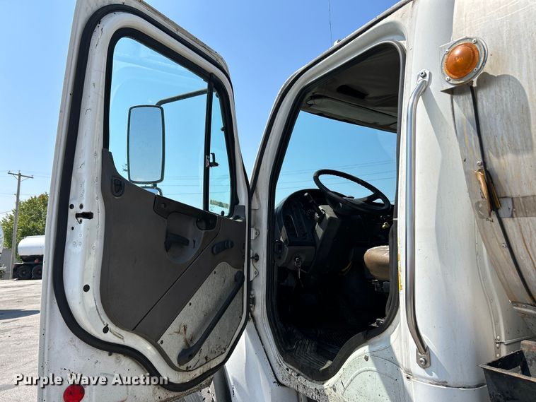 image for item NL9643 2006 Freightliner Business Class M2  oil distributor truck