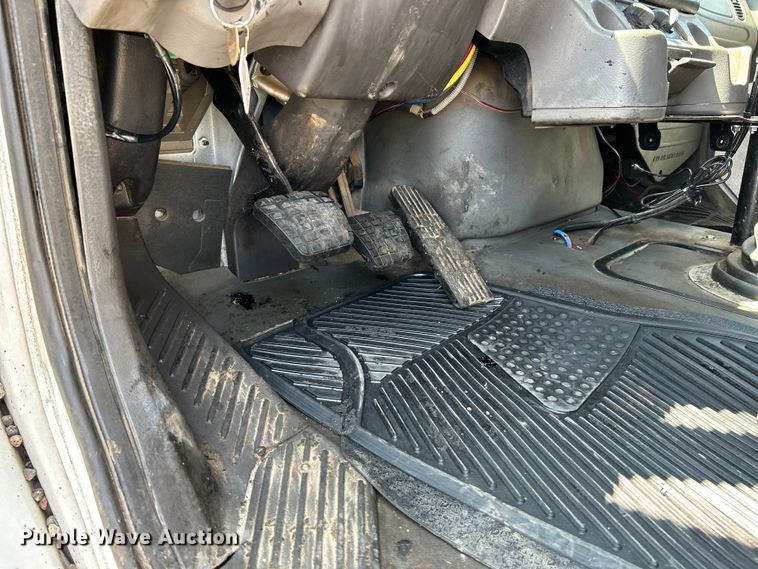 image for item NL9643 2006 Freightliner Business Class M2  oil distributor truck